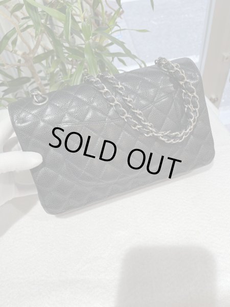 画像2: 【美品】CHANEL シャネルA01112 マトラッセ 25 チェーンショルダー キャビアスキン ブラック シルバー金具 Wフラップ 13番台 中古 ハンドバッグ ショルダーバッグ ダブルフラップ レディース 女性用 黒 ブランド レザー カーフ 希少 レア プレゼント ギフト バック (2)