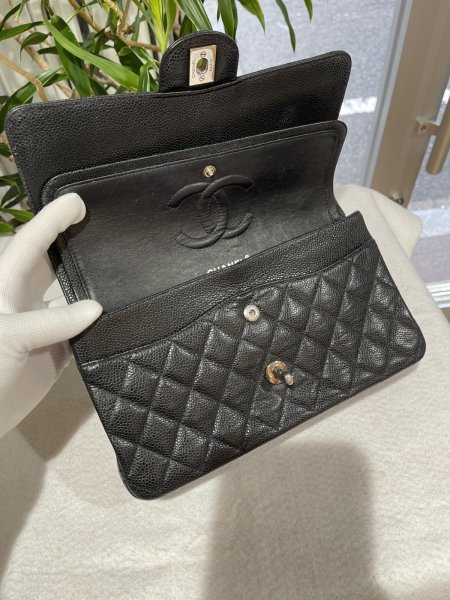 画像7: 【美品】CHANEL シャネルA01112 マトラッセ 25 チェーンショルダー キャビアスキン ブラック シルバー金具 Wフラップ 13番台 中古 ハンドバッグ ショルダーバッグ ダブルフラップ レディース 女性用 黒 ブランド レザー カーフ 希少 レア プレゼント ギフト バック (7)