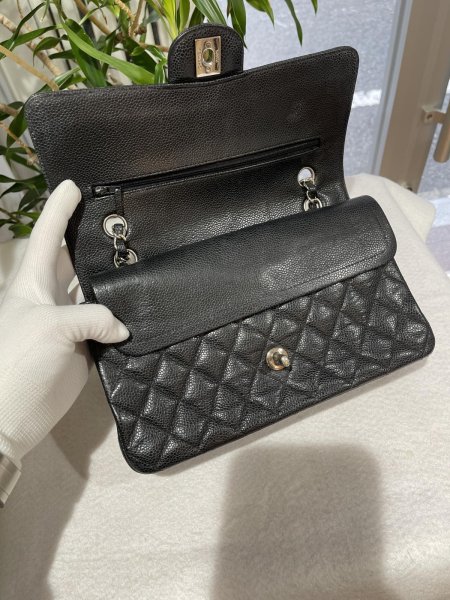 画像6: 【美品】CHANEL シャネルA01112 マトラッセ 25 チェーンショルダー キャビアスキン ブラック シルバー金具 Wフラップ 13番台 中古 ハンドバッグ ショルダーバッグ ダブルフラップ レディース 女性用 黒 ブランド レザー カーフ 希少 レア プレゼント ギフト バック (6)