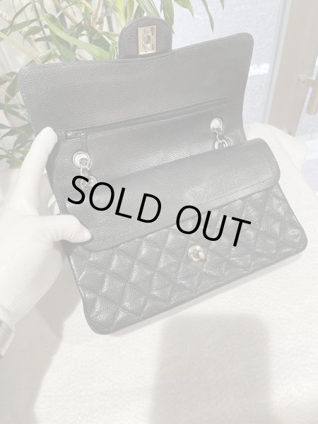 画像6: 【美品】CHANEL シャネルA01112 マトラッセ 25 チェーンショルダー キャビアスキン ブラック シルバー金具 Wフラップ 13番台 中古 ハンドバッグ ショルダーバッグ ダブルフラップ レディース 女性用 黒 ブランド レザー カーフ 希少 レア プレゼント ギフト バック (6)