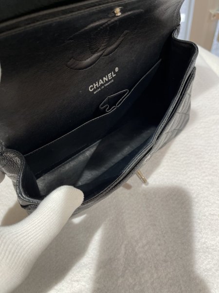 画像8: 【美品】CHANEL シャネルA01112 マトラッセ 25 チェーンショルダー キャビアスキン ブラック シルバー金具 Wフラップ 13番台 中古 ハンドバッグ ショルダーバッグ ダブルフラップ レディース 女性用 黒 ブランド レザー カーフ 希少 レア プレゼント ギフト バック (8)