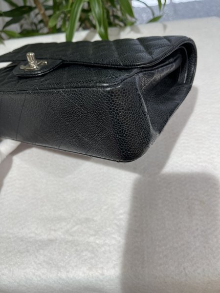 画像10: 【美品】CHANEL シャネルA01112 マトラッセ 25 チェーンショルダー キャビアスキン ブラック シルバー金具 Wフラップ 13番台 中古 ハンドバッグ ショルダーバッグ ダブルフラップ レディース 女性用 黒 ブランド レザー カーフ 希少 レア プレゼント ギフト バック (10)