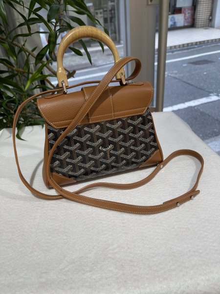画像2: 【新品同様品】Goyard ゴヤール サイゴン ミニ 2WAY ハンドバッグ ヘリンボーン PVCコーティングキャンバス×レザー ブラック×ブラウン シルバー金具 中古 ハンドバッグ ショルダーバッグ 2WAYバッグ レディース 女性用 ブランド 黒 希少 レア プレゼント バック (2)