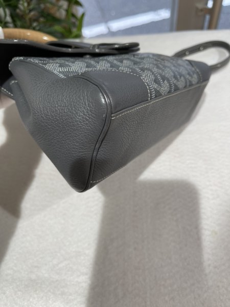 画像9: 【美品】Goyard ゴヤール サイゴン ミニ 2WAY ハンドバッグ ヘリンボーン PVCコーティングキャンバス×レザー グレー シルバー金具 中古 ハンドバッグ ショルダーバッグ 2WAYバッグ レディース 女性用 ブランド 黒 希少 レア プレゼント バック (9)