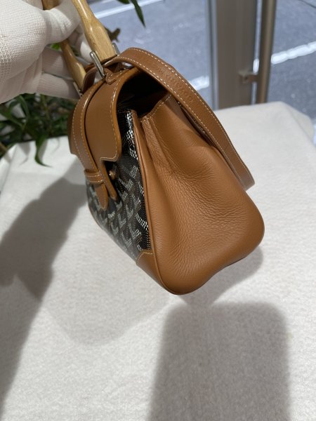 画像4: 【新品同様品】Goyard ゴヤール サイゴン ミニ 2WAY ハンドバッグ ヘリンボーン PVCコーティングキャンバス×レザー ブラック×ブラウン シルバー金具 中古 ハンドバッグ ショルダーバッグ 2WAYバッグ レディース 女性用 ブランド 黒 希少 レア プレゼント バック (4)