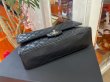 画像4: 【極美品】CHANEL シャネル A01112 マトラッセ 25 チェーンショルダー キャビアスキン ブラック シルバー金具 Wフラップ 30番台 中古 ハンドバッグ ショルダーバッグ ダブルフラップ レディース 女性用 黒 ブランド レザー カーフ 希少 レア プレゼント ギフト バック (4)