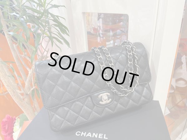 画像1: 【極美品】CHANEL シャネル A01112 マトラッセ 25 チェーンショルダー キャビアスキン ブラック シルバー金具 Wフラップ 30番台 中古 ハンドバッグ ショルダーバッグ ダブルフラップ レディース 女性用 黒 ブランド レザー カーフ 希少 レア プレゼント ギフト バック (1)