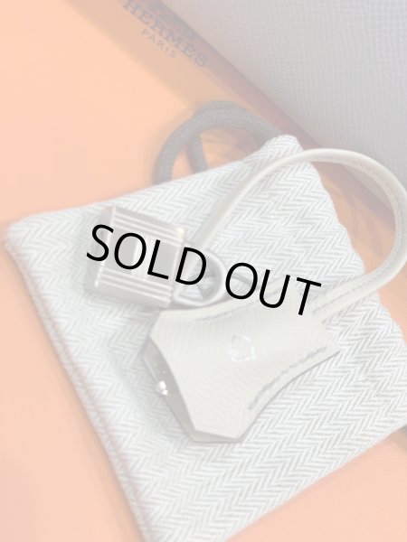 画像6: 【新品】【未使用品】HERMES エルメス バーキン 25 セリエ パーソナルオーダー ヴォーエプソン ブルーグラシエ×クレ マットシルバー金具 W刻印 外縫い ハンドバッグ レディース 女性用 本革 レザー カーフ ブランド ホワイト 希少 レア プレゼント ギフト バック (6)