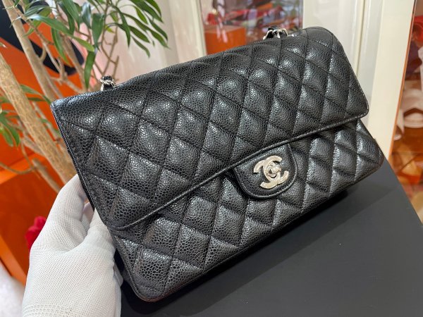 画像3: 【極美品】CHANEL シャネル A01112 マトラッセ 25 チェーンショルダー キャビアスキン ブラック シルバー金具 Wフラップ 30番台 中古 ハンドバッグ ショルダーバッグ ダブルフラップ レディース 女性用 黒 ブランド レザー カーフ 希少 レア プレゼント ギフト バック (3)