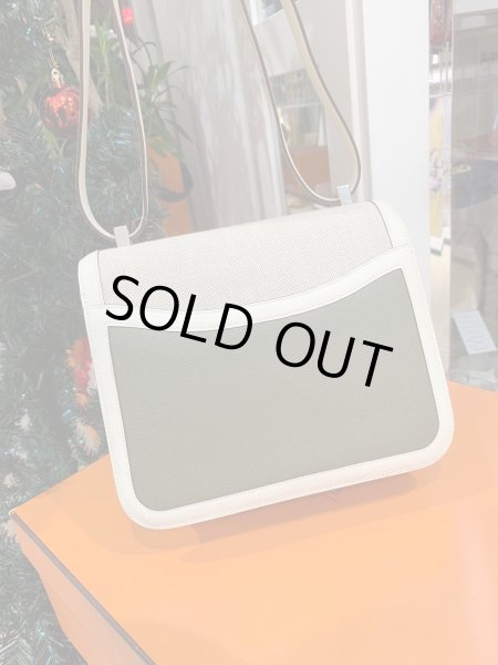 画像4: 【新品同様品】HERMES エルメス コンスタンス 3 24 トワルアッシュベルリンヌ×スイフト クレ×ベールティシアン シルバー金具 Z刻印 中古 ショルダーバッグ ハンドバッグ レディース 女性用 ブランド ベージュ 本革 レザー カーフ 希少 レア プレゼント ギフト バック (4)