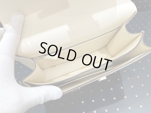 画像8: 【新品同様品】HERMES エルメス コンスタンス 3 24 トワルアッシュベルリンヌ×スイフト クレ×ベールティシアン シルバー金具 Z刻印 中古 ショルダーバッグ ハンドバッグ レディース 女性用 ブランド ベージュ 本革 レザー カーフ 希少 レア プレゼント ギフト バック (8)