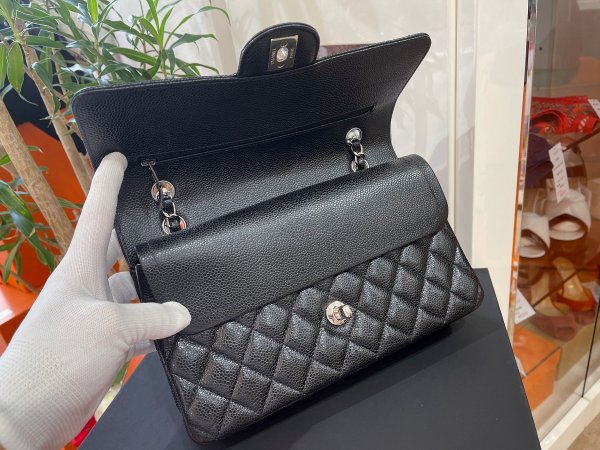 画像6: 【極美品】CHANEL シャネル A01112 マトラッセ 25 チェーンショルダー キャビアスキン ブラック シルバー金具 Wフラップ 30番台 中古 ハンドバッグ ショルダーバッグ ダブルフラップ レディース 女性用 黒 ブランド レザー カーフ 希少 レア プレゼント ギフト バック (6)