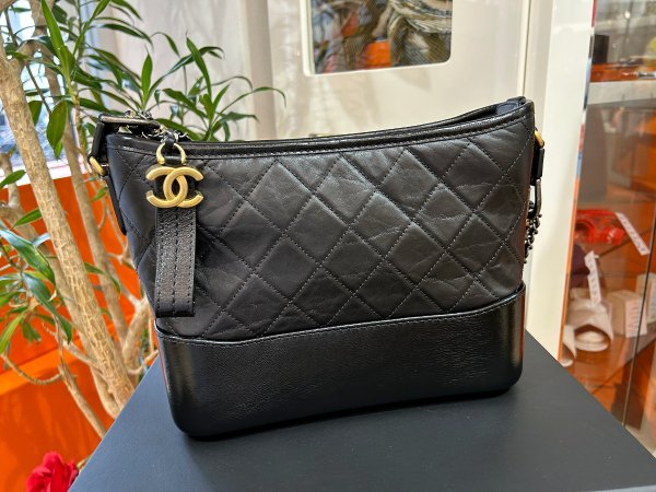 画像3: 【新品同様品】CHANEL シャネル AS1521 ガブリエル ドゥ ホーボー ショルダーバッグ エイジドカーフスキン ブラック ゴールド×シルバー金具 29番台 中古 ハンドバッグ 2WAYバッグ レディース 女性用 黒 ブランド レザー 希少 レア プレゼント ギフト バック (3)
