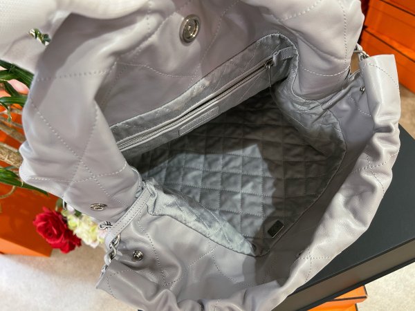 画像8: 【極美品】CHANEL シャネル AS3260 CHANEL 22 スモール ハンドバッグ シャイニーカーフスキン グレー マットシルバー金具 ランダムプレート 中古 ショルダーバッグ 2WAYバッグ レディース 女性用 ブランド 本革 レザー 希少 レア プレゼント ギフト バック (8)