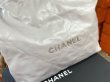 画像6: 【極美品】CHANEL シャネル AS3260 CHANEL 22 スモール ハンドバッグ シャイニーカーフスキン グレー マットシルバー金具 ランダムプレート 中古 ショルダーバッグ 2WAYバッグ レディース 女性用 ブランド 本革 レザー 希少 レア プレゼント ギフト バック (6)