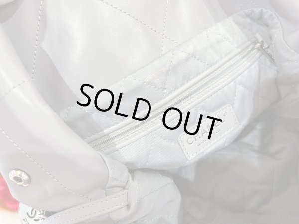 画像7: 【極美品】CHANEL シャネル AS3260 CHANEL 22 スモール ハンドバッグ シャイニーカーフスキン グレー マットシルバー金具 ランダムプレート 中古 ショルダーバッグ 2WAYバッグ レディース 女性用 ブランド 本革 レザー 希少 レア プレゼント ギフト バック (7)