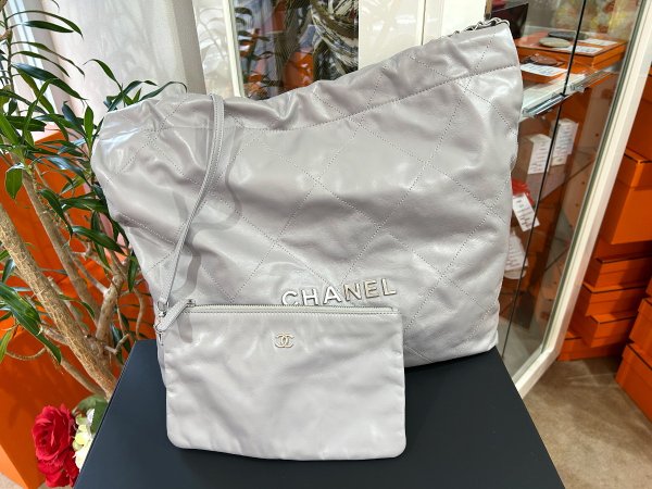 画像5: 【極美品】CHANEL シャネル AS3260 CHANEL 22 スモール ハンドバッグ シャイニーカーフスキン グレー マットシルバー金具 ランダムプレート 中古 ショルダーバッグ 2WAYバッグ レディース 女性用 ブランド 本革 レザー 希少 レア プレゼント ギフト バック (5)