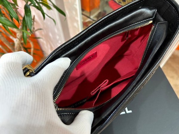 画像7: 【新品同様品】CHANEL シャネル AS1521 ガブリエル ドゥ ホーボー ショルダーバッグ エイジドカーフスキン ブラック ゴールド×シルバー金具 29番台 中古 ハンドバッグ 2WAYバッグ レディース 女性用 黒 ブランド レザー 希少 レア プレゼント ギフト バック (7)