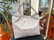 画像3: 【極美品】CHANEL シャネル AS3260 CHANEL 22 スモール ハンドバッグ シャイニーカーフスキン グレー マットシルバー金具 ランダムプレート 中古 ショルダーバッグ 2WAYバッグ レディース 女性用 ブランド 本革 レザー 希少 レア プレゼント ギフト バック (3)