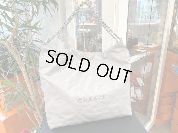 画像3: 【極美品】CHANEL シャネル AS3260 CHANEL 22 スモール ハンドバッグ シャイニーカーフスキン グレー マットシルバー金具 ランダムプレート 中古 ショルダーバッグ 2WAYバッグ レディース 女性用 ブランド 本革 レザー 希少 レア プレゼント ギフト バック (3)