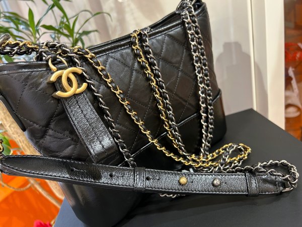 画像6: 【新品同様品】CHANEL シャネル AS1521 ガブリエル ドゥ ホーボー ショルダーバッグ エイジドカーフスキン ブラック ゴールド×シルバー金具 29番台 中古 ハンドバッグ 2WAYバッグ レディース 女性用 黒 ブランド レザー 希少 レア プレゼント ギフト バック (6)