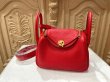 画像3: 【新品同様品】【未使用品】HERMES エルメス リンディ ミニ 20 トリヨンクレマンス ルージュクー ゴールド金具 D刻印 レッド ハンドバッグ ショルダーバッグ 2WAYバッグ レディース 女性用 ブランド 赤 本革 レザー カーフ 希少 レア プレゼント ギフト バック (3)