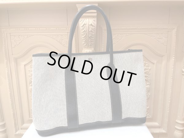 画像2: 【美品】HERMES エルメス ガーデンパーティ 36 PM ボルデュック トワルアッシュ×ブッフル グレー シルバー金具 リボン柄 2006年限定 中古 ハンドバッグ トートバッグ レディース 女性用 本革 レザー ブラック ブランド 黒 希少 レア プレゼント ギフト バック (2)