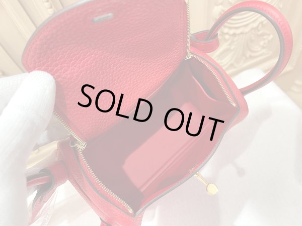画像8: 【新品同様品】【未使用品】HERMES エルメス リンディ ミニ 20 トリヨンクレマンス ルージュクー ゴールド金具 D刻印 レッド ハンドバッグ ショルダーバッグ 2WAYバッグ レディース 女性用 ブランド 赤 本革 レザー カーフ 希少 レア プレゼント ギフト バック (8)