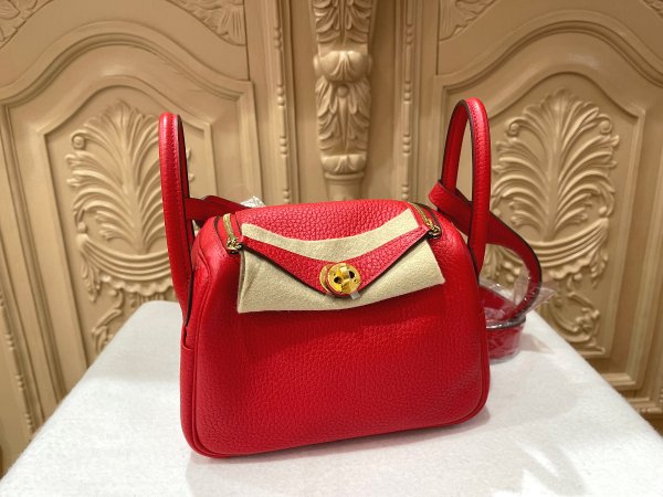 画像1: 【新品同様品】【未使用品】HERMES エルメス リンディ ミニ 20 トリヨンクレマンス ルージュクー ゴールド金具 D刻印 レッド ハンドバッグ ショルダーバッグ 2WAYバッグ レディース 女性用 ブランド 赤 本革 レザー カーフ 希少 レア プレゼント ギフト バック (1)
