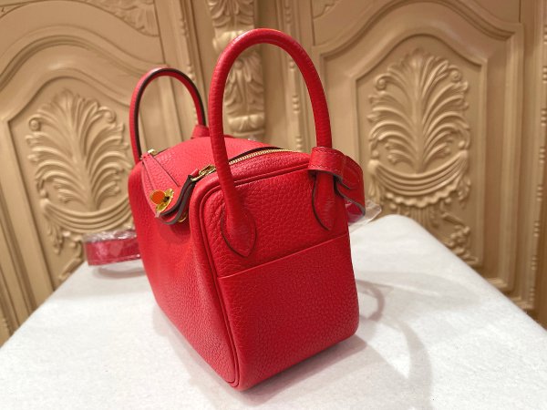 画像5: 【新品同様品】【未使用品】HERMES エルメス リンディ ミニ 20 トリヨンクレマンス ルージュクー ゴールド金具 D刻印 レッド ハンドバッグ ショルダーバッグ 2WAYバッグ レディース 女性用 ブランド 赤 本革 レザー カーフ 希少 レア プレゼント ギフト バック (5)