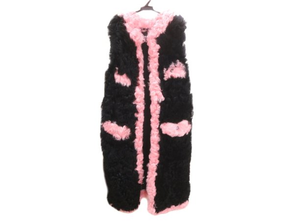 画像2: 【新品】【未使用品】AW 新作 CHANEL シャネル P71746 C63182 NF590 ココマーク シアリング ロングベスト 36 シアリングラムスキン ブラック×ピンク CC 21K アウター コート ファッション レディース 女性用 ブランド プレゼント ギフト (2)