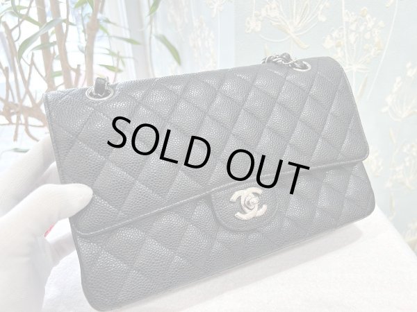 画像4: 【極美品】CHANEL シャネル A01112 マトラッセ 25 チェーンショルダー キャビアスキン ブラック シルバー金具 Wフラップ 19番台 中古 ハンドバッグ ショルダーバッグ ダブルフラップ レディース 女性用 黒 ブランド レザー カーフ 希少 レア プレゼント ギフト バック (4)
