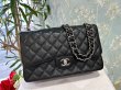 画像1: 【極美品】CHANEL シャネル A58600 マトラッセ 30 チェーンショルダー キャビアスキン ブラック シルバー金具 Wフラップ 23番台 中古 ハンドバッグ デカマトラッセ ダブルフラップ レディース 女性用 黒 ブランド レザー 希少 レア プレゼント ギフト バック (1)