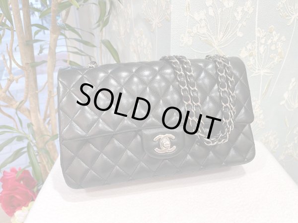 画像1: 【美品】CHANEL シャネル A01112 マトラッセ 25 チェーンショルダー ラムスキン ブラック シルバー金具 Wフラップ 16番台 中古 ハンドバッグ ショルダーバッグ ダブルフラップ レディース 女性用 黒 ブランド レザー カーフ 希少 レア プレゼント ギフト バック (1)