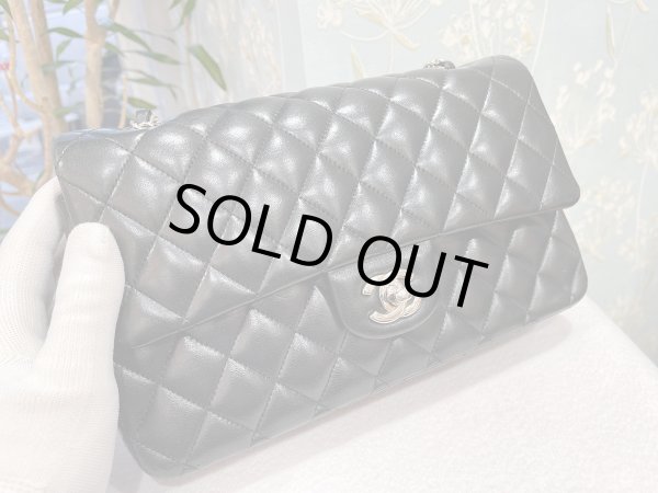 画像4: 【美品】CHANEL シャネル A01112 マトラッセ 25 チェーンショルダー ラムスキン ブラック シルバー金具 Wフラップ 16番台 中古 ハンドバッグ ショルダーバッグ ダブルフラップ レディース 女性用 黒 ブランド レザー カーフ 希少 レア プレゼント ギフト バック (4)