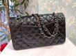 画像2: 【美品】CHANEL シャネル A01112 マトラッセ 25 チェーンショルダー ラムスキン ブラック シルバー金具 Wフラップ 16番台 中古 ハンドバッグ ショルダーバッグ ダブルフラップ レディース 女性用 黒 ブランド レザー カーフ 希少 レア プレゼント ギフト バック (2)