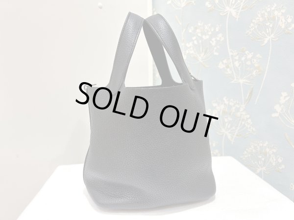 画像2: 【美品】HERMES エルメス ピコタンロック 18 PM トリヨンクレマンス ブラック シルバー金具 D刻印 中古 ハンドバッグ レディース 女性用 ブランド 黒 本革 レザー カーフ 希少 レア プレゼント ギフト バック (2)