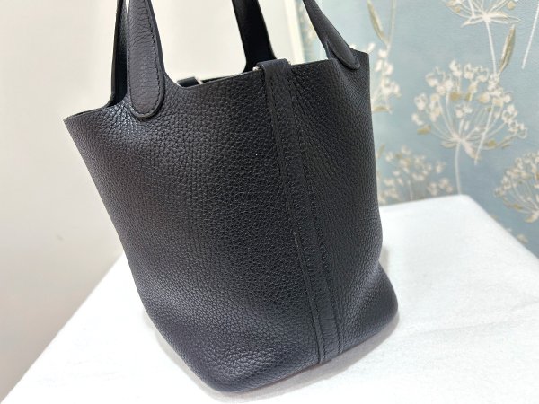 画像5: 【美品】HERMES エルメス ピコタンロック 18 PM トリヨンクレマンス ブラック シルバー金具 D刻印 中古 ハンドバッグ レディース 女性用 ブランド 黒 本革 レザー カーフ 希少 レア プレゼント ギフト バック (5)