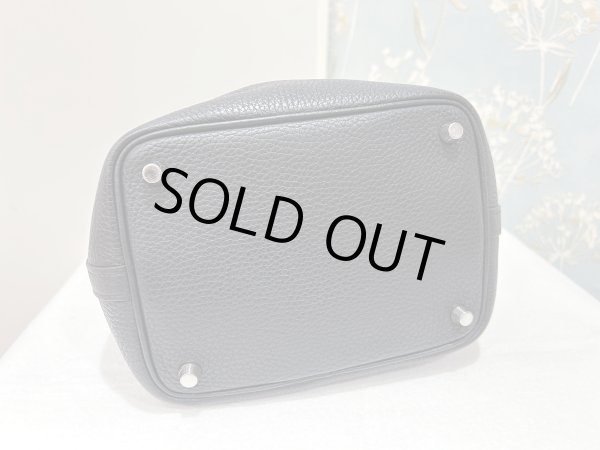 画像4: 【美品】HERMES エルメス ピコタンロック 18 PM トリヨンクレマンス ブラック シルバー金具 D刻印 中古 ハンドバッグ レディース 女性用 ブランド 黒 本革 レザー カーフ 希少 レア プレゼント ギフト バック (4)
