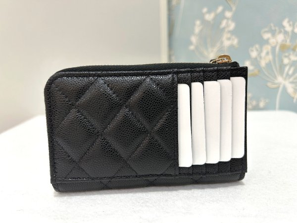 画像3: 【新品】【未使用品】CHANEL シャネル AP3179 B10583 C3906 マトラッセ クラシック ジップ カードケース グレインド カーフスキン ブラック ゴールド金具 26S 財布 コインケース 名刺入れ レディース 女性用 ブランド 本革 レザー 黒 希少 レア プレゼント ギフト (3)
