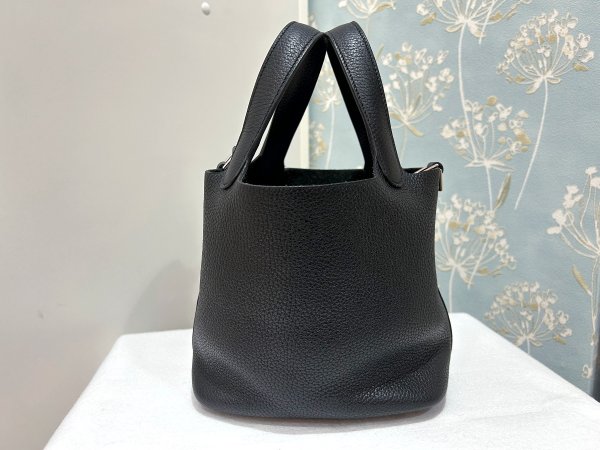 画像3: 【美品】HERMES エルメス ピコタンロック 18 PM トリヨンクレマンス ブラック シルバー金具 D刻印 中古 ハンドバッグ レディース 女性用 ブランド 黒 本革 レザー カーフ 希少 レア プレゼント ギフト バック (3)