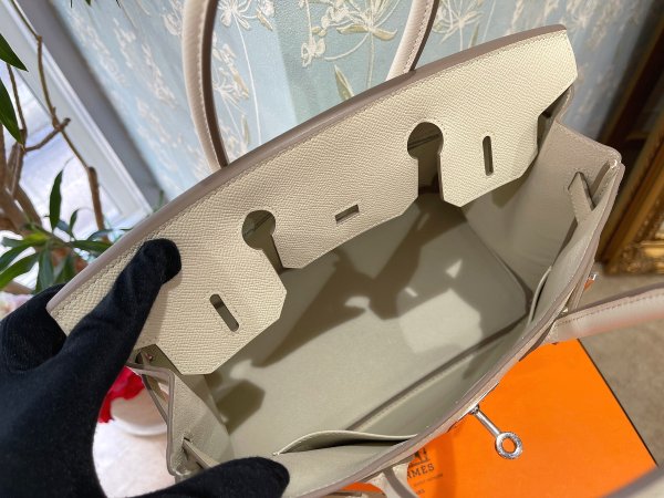 画像8: 【新品同様品】HERMES エルメス バーキン 30 ヴォーエプソン クレ シルバー金具 U刻印 ベージュ 中古 ハンドバッグ トートバッグ レディース 女性用 ブランド オフホワイト アイボリー 本革 レザー カーフ 希少 レア プレゼント ギフト バック (8)