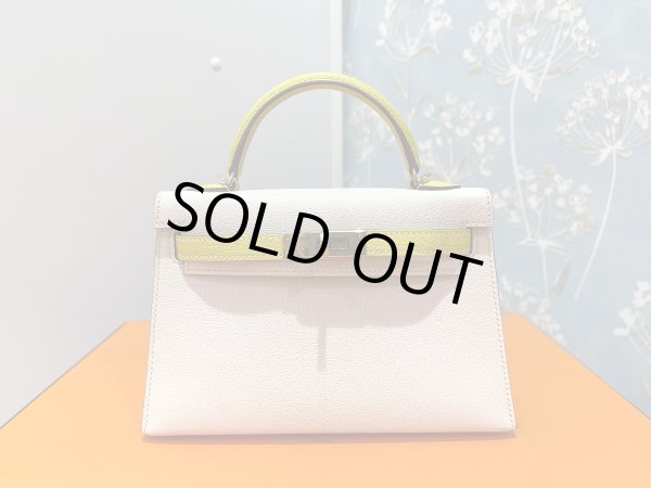 画像2: 【新品】【未使用品】HERMES エルメス ミニケリー 2 パーソナルオーダー シェブルミゾル クレ×ライム シャンパンゴールド金具 W刻印 シェーブル ハンドバッグ ショルダーバッグ 2WAYバッグ レディース 女性用 本革 レザー カーフ ブランド 希少 レア ギフト バック (2)