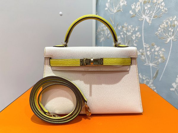 画像1: 【新品】【未使用品】HERMES エルメス ミニケリー 2 パーソナルオーダー シェブルミゾル クレ×ライム シャンパンゴールド金具 W刻印 シェーブル ハンドバッグ ショルダーバッグ 2WAYバッグ レディース 女性用 本革 レザー カーフ ブランド 希少 レア ギフト バック (1)
