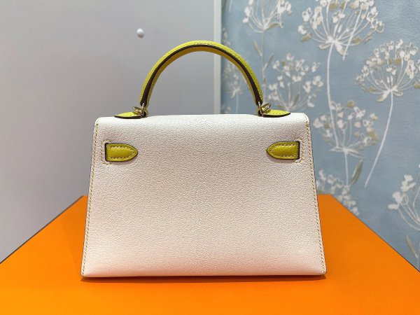 画像3: 【新品】【未使用品】HERMES エルメス ミニケリー 2 パーソナルオーダー シェブルミゾル クレ×ライム シャンパンゴールド金具 W刻印 シェーブル ハンドバッグ ショルダーバッグ 2WAYバッグ レディース 女性用 本革 レザー カーフ ブランド 希少 レア ギフト バック (3)
