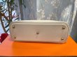 画像4: 【新品同様品】HERMES エルメス ボリード 1923 25 ヴォーエプソン ナタ ゴールド金具 U刻印 ハンドバッグ ショルダーバッグ 2WAYバッグ レディース 女性用 本革 レザー カーフ ベージュ オフホワイト ブランド 希少 レア プレゼント ギフト バック (4)