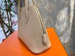 画像6: 【新品同様品】HERMES エルメス ボリード 1923 25 ヴォーエプソン ナタ ゴールド金具 U刻印 ハンドバッグ ショルダーバッグ 2WAYバッグ レディース 女性用 本革 レザー カーフ ベージュ オフホワイト ブランド 希少 レア プレゼント ギフト バック (6)