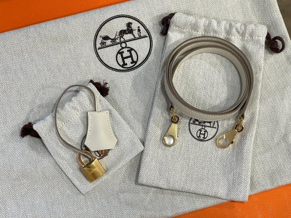 画像9: 【新品同様品】HERMES エルメス ボリード 1923 25 ヴォーエプソン ナタ ゴールド金具 U刻印 ハンドバッグ ショルダーバッグ 2WAYバッグ レディース 女性用 本革 レザー カーフ ベージュ オフホワイト ブランド 希少 レア プレゼント ギフト バック (9)