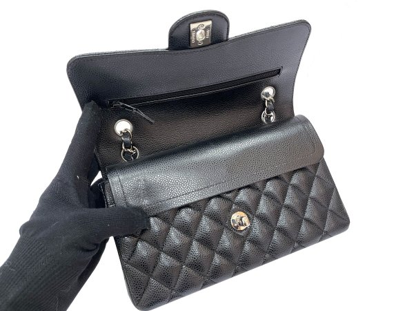 画像5: 【極美品】CHANEL シャネル A01113 マトラッセ 23 チェーンショルダー キャビアスキン ブラック シルバー金具 Wフラップ 30番台 中古 ハンドバッグ ショルダーバッグ ダブルフラップ レディース 女性用 黒 ブランド レザー カーフ 希少 レア プレゼント ギフト バック (5)