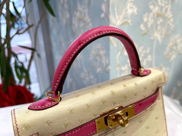 画像6: 【極美品】HERMES エルメス ミニケリー 2 パーソナルオーダー オーストリッチ ヴァニラ×ローズティリアン ゴールド金具 U刻印 中古 ハンドバッグ ショルダーバッグ 2WAYバッグ レディース 女性用 ブランド ピンク 本革 レザー 希少 レア プレゼント ギフト バック (6)
